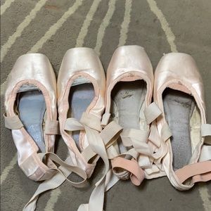 DEAD POINTE SHOES